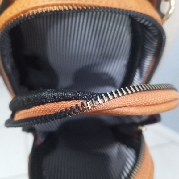 Brown began leather small crossbody - Picture 3 of 4